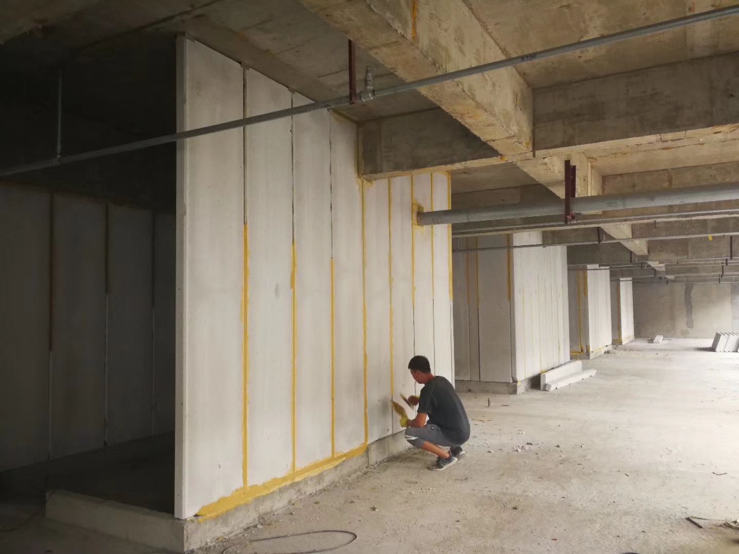 淄川无机发泡轻骨料混凝土隔墙板施工技术性能研究